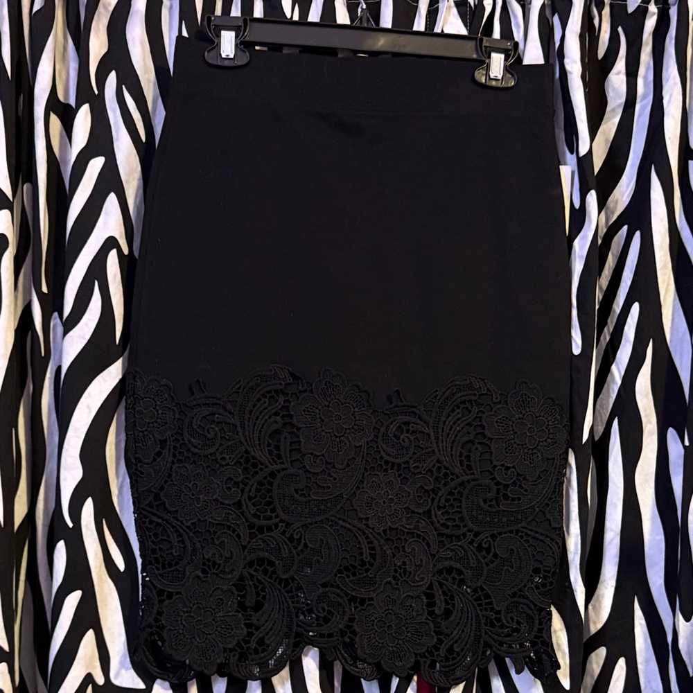 Haute Monde size M Black Lace Elastic Waist Rayon Nylon Spandex Skirt